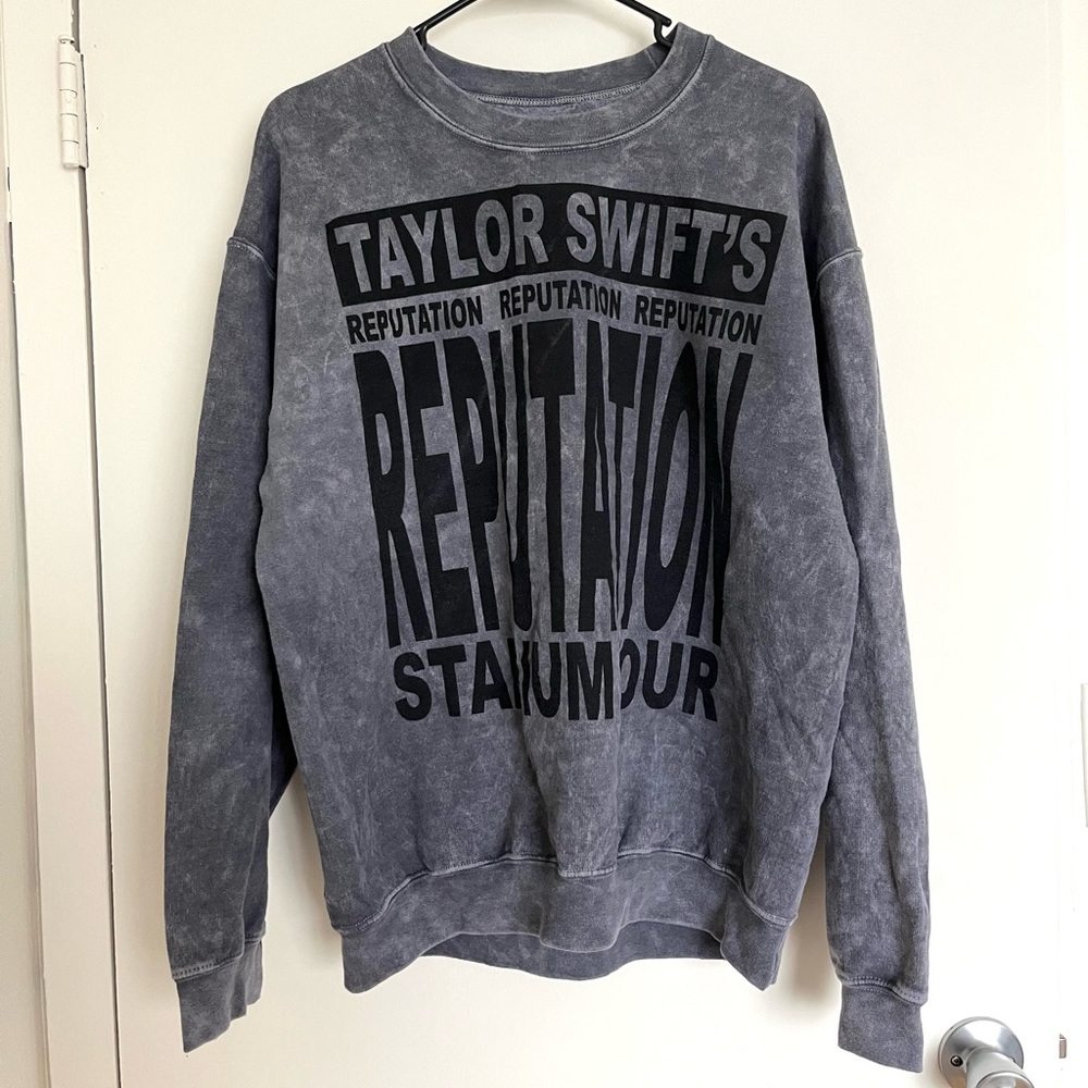 Taylor Swift Reputation Stadium Tour Sweatshirt LARGE